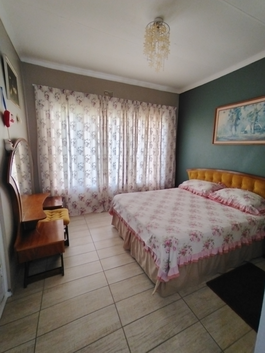 4 Bedroom Property for Sale in Jan Kempdorp Northern Cape